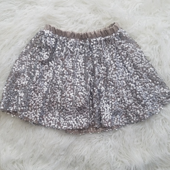 🍍3/$20 Adorable sequin skirt - Picture 1 of 4